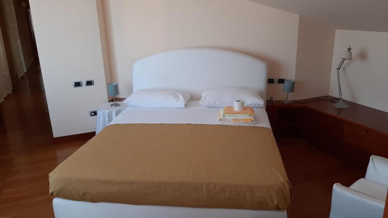 B & B Paradiso Loreto Luaran gambar